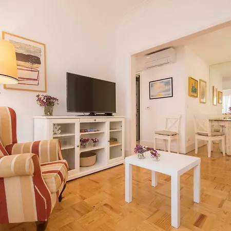Garden House In Alvalade Lisboa