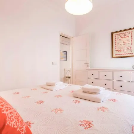 Garden House In Alvalade Lisboa