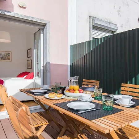 Garden House In Alvalade Apartmán
