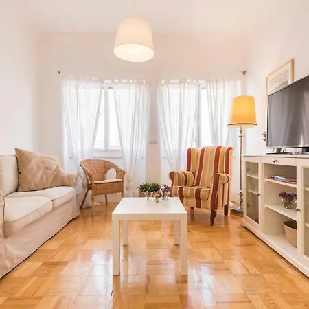 Garden House In Alvalade Appartement Lissabon