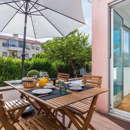 Garden House In Alvalade Lissabon